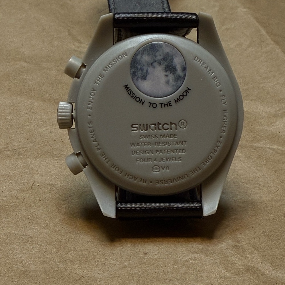 Bioceramic MoonSwatch Collection Box - Picture 4 of 5